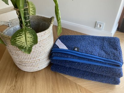 KOC WEŁNIANY MERYNOS BARANEK GRANATOWY 160X200