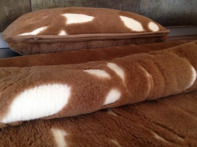 POŚCIEL Z WEŁNY WIELBŁĄDZIEJ CAMEL BIAŁA LILIA 140X200 + MATERAC