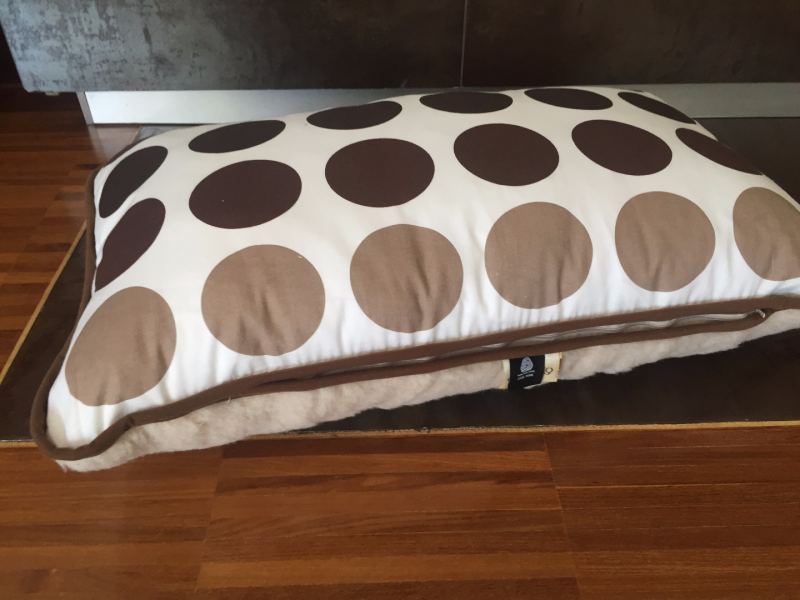 PODUSZKA WEŁNIANA 45x75 CAMEL CAPPUCINO KROPKI