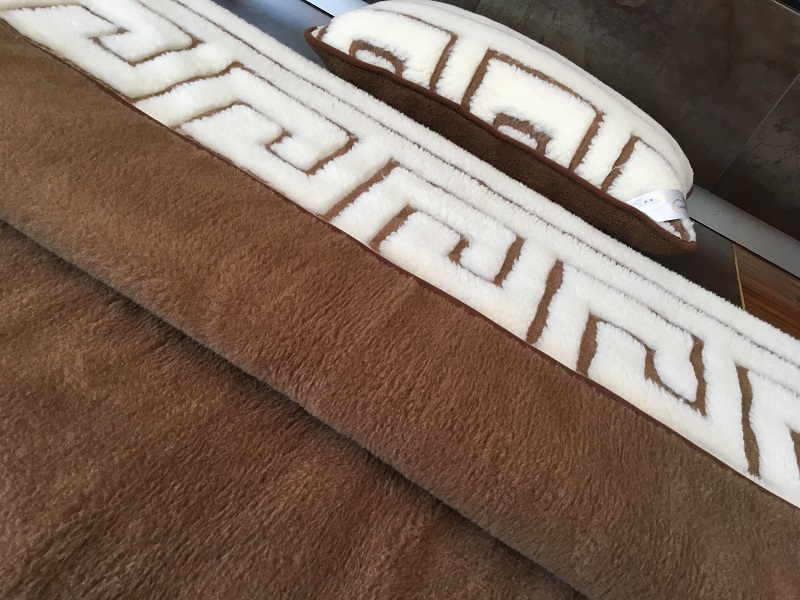 POŚCIEL WEŁNIANA CAMEL CIEMNY + MERYNOS TUMBLER GREKA 140x200 + PODKŁAD
