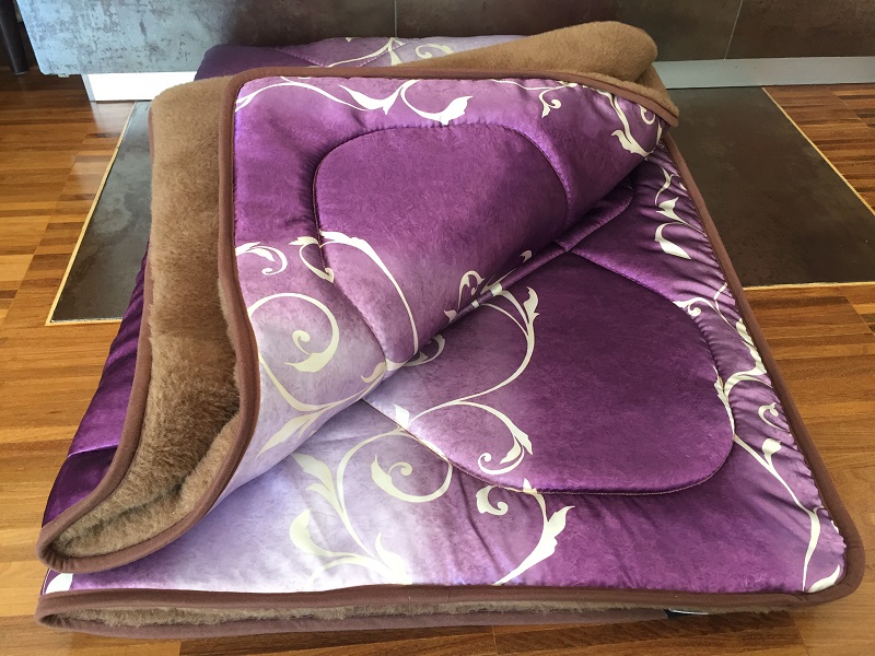 KOŁDRA WEŁNIANA CAMEL CIEMNY SATYNA VIOLET 140x200