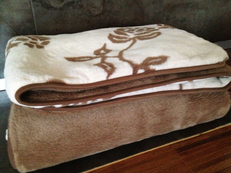 KOŁDRA WEŁNIANA CAMEL CHOCOLATTE TULIPAN 200X200