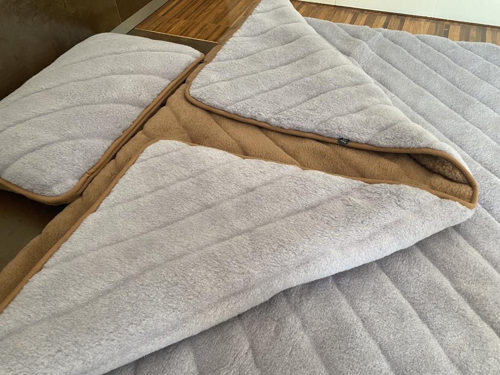 POŚCIEL Z WEŁNY ALPAKI SILVER PASY + CAMEL CIEMNY PASY 140X200 + PODKŁAD