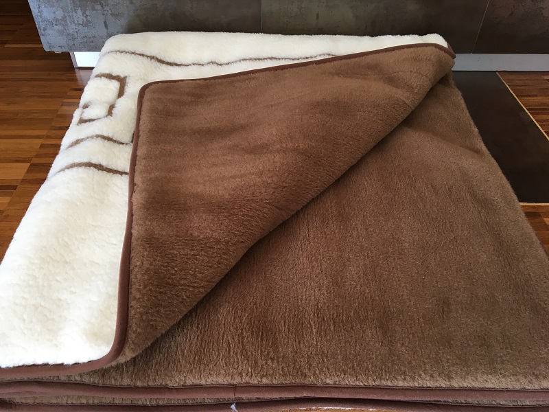 POŚCIEL WEŁNIANA CAMEL CIEMNY + MERYNOS TUMBLER GREKA 160x200