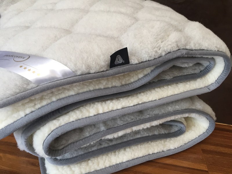 KOŁDRA Z WEŁNY ALPAKI JASNEJ CARO + MERYNOS TUMBLER 240x200
