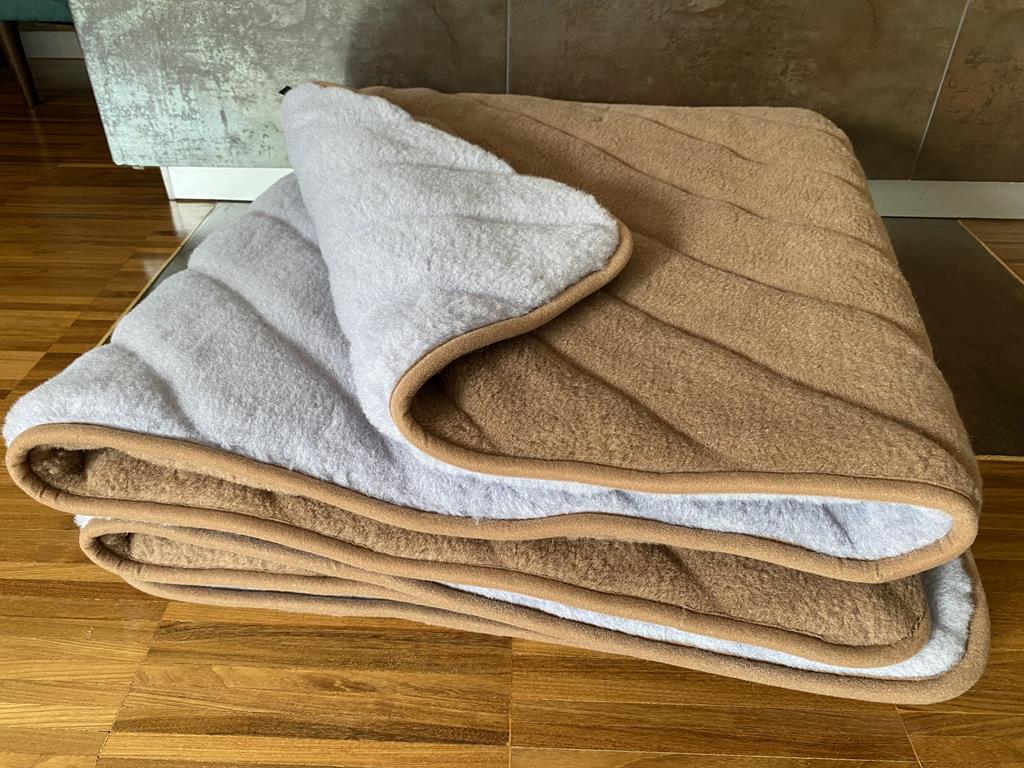 KOŁDRA Z WEŁNY ALPAKI ALPINA PASY + CAMEL CIEMNY PASY 200x200