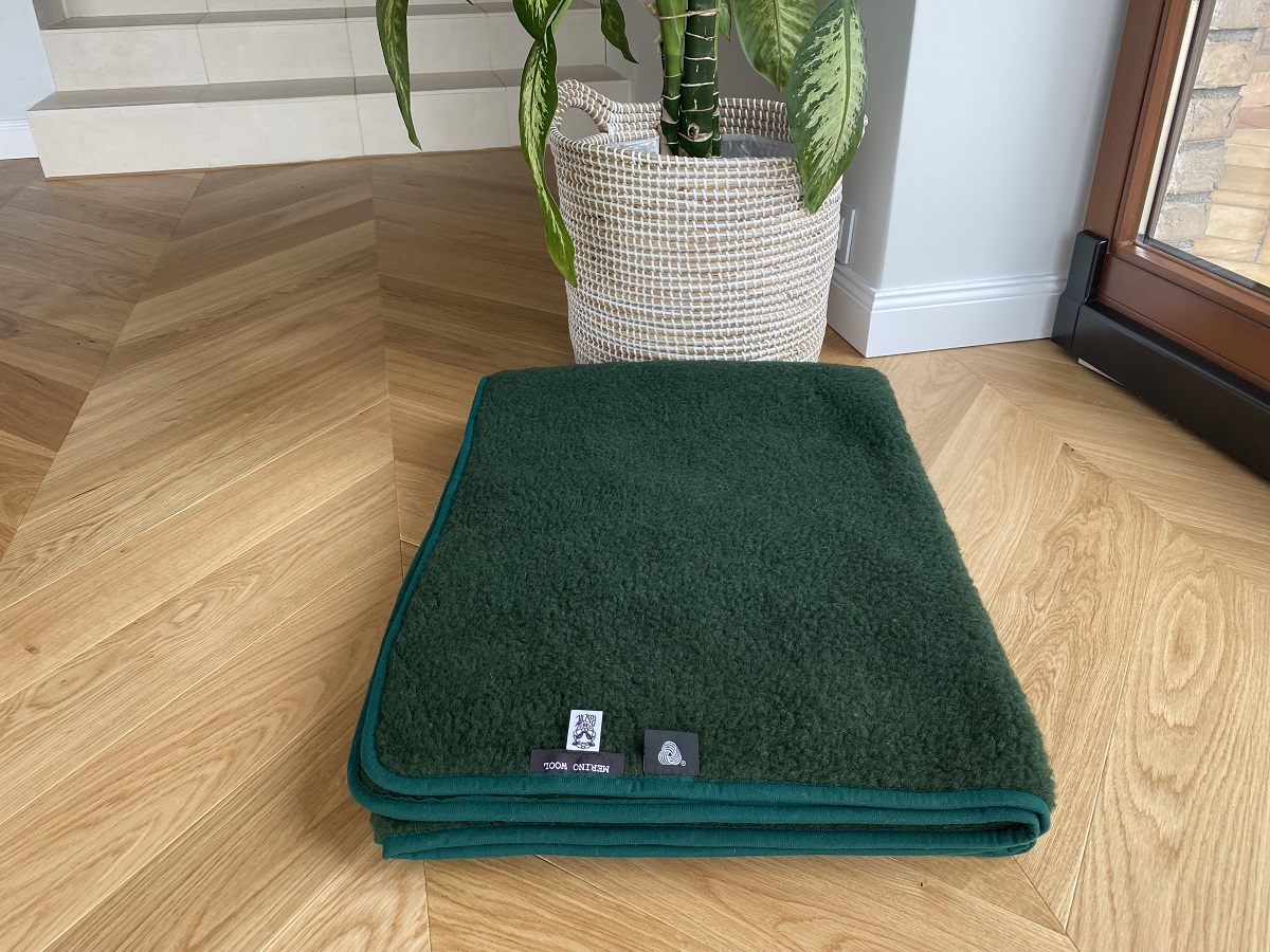 KOC WEŁNIANY MERYNOS TUMBLER MOCNA ZIELEŃ 140X200