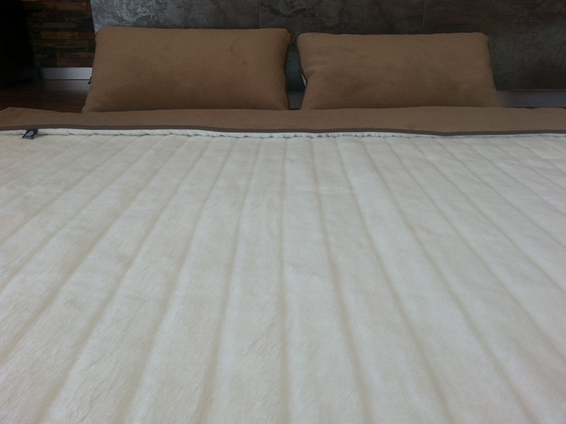 POŚCIEL WEŁNIANA CAMEL CIEMNY KRÓLEWSKI + KASZMIR LUX PASY 160x200 + MATERAC
