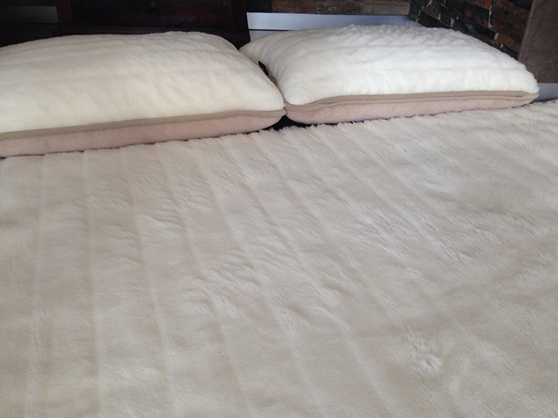 POŚCIEL WEŁNIANA CAMEL JASNY CAPPUCCINO + KASZMIR LUX PASY 240x200 + MATERAC