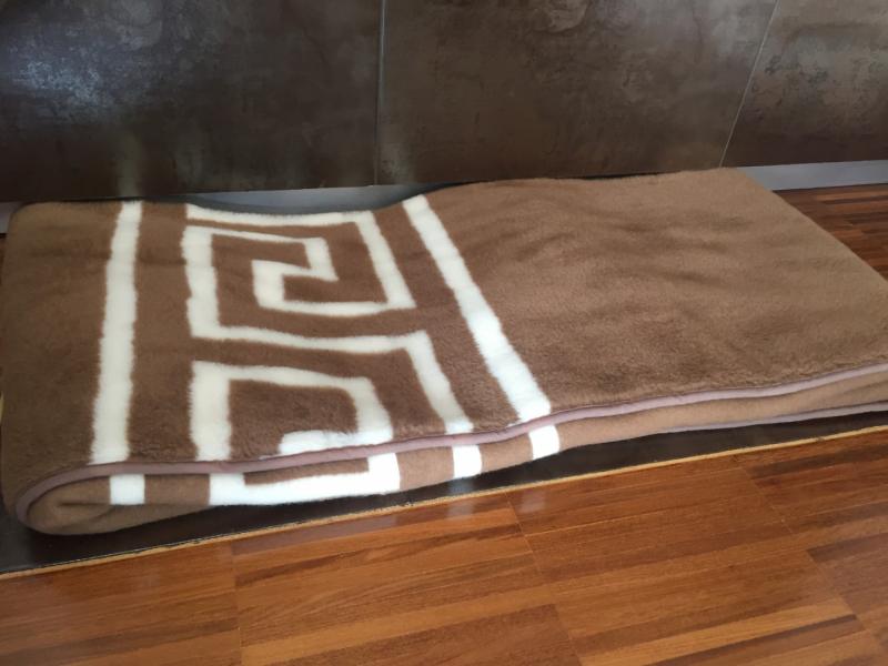 KOC WEŁNIANY CAMEL CIEMNY GREKA 160x200