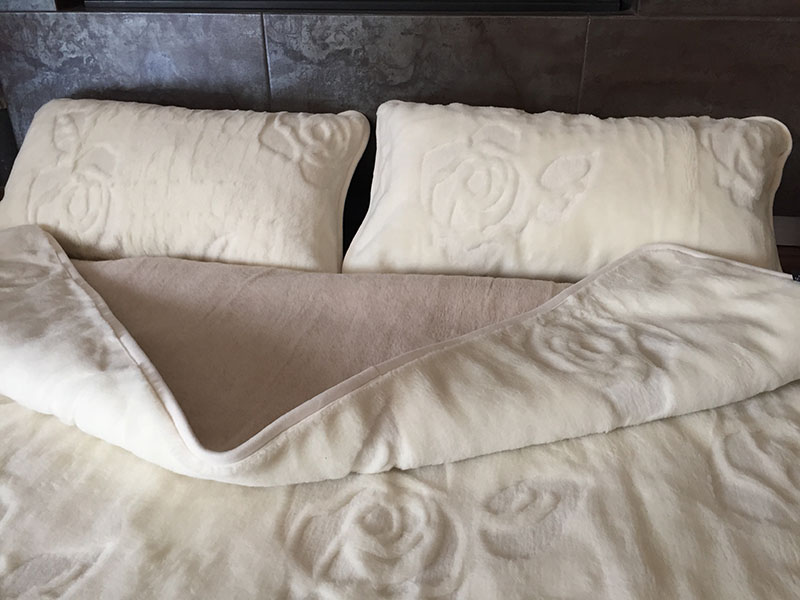 POŚCIEL WEŁNIANA CAMEL CAPPUCCINO + KASZMIR RÓŻA 220x200 + MATERAC