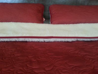 POŚCIEL Z OWCZEJ WEŁNY MERYNOS TUMBLER + BAWEŁNA RED ROSE 200x200 doszywana