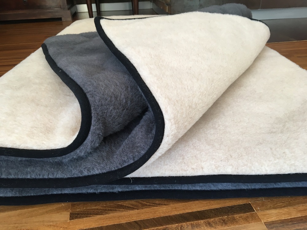 KOŁDRA Z WEŁNY ALPAKI CIEMNEJ CARO + CAMEL JASNY 140x200