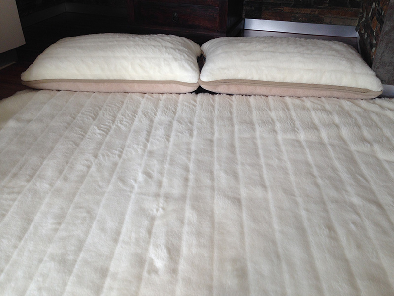 POŚCIEL WEŁNIANA CAMEL JASNY CAPPUCCINO + KASZMIR LUX PASY 240x200 + MATERAC