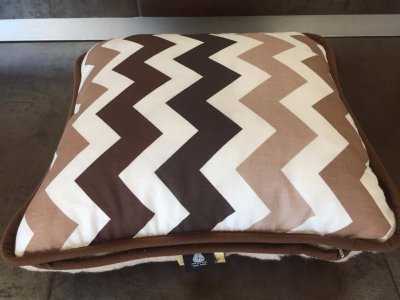 PODUSZKA WEŁNIANA 40x45 CAMEL CAPPUCINO PASY