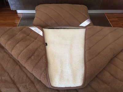 POŚCIEL Z WEŁNY CAMEL CIEMNY PASY + MERYNOS TUMBLER 140x200 + MATERAC
