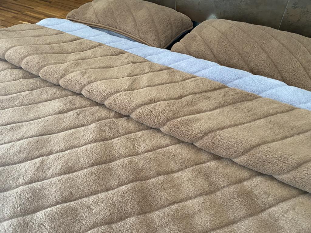POŚCIEL WEŁNIANA ALPAKA ALPINA PASY + CAMEL CIEMNY PASY 160x200 + MATERAC