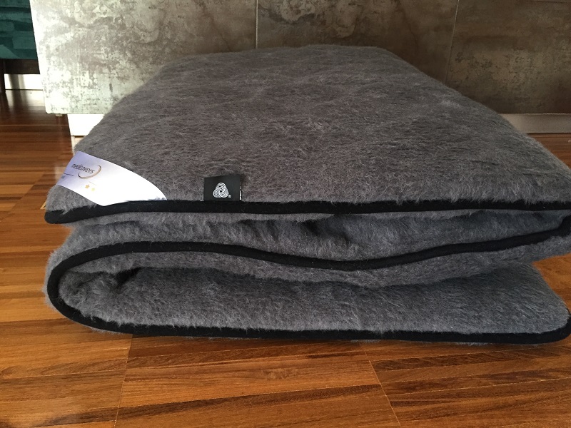 MATERAC WEŁNIANY ALPAKA CIEMNA CARO / ALPAKA CIEMNA CARO 120X200
