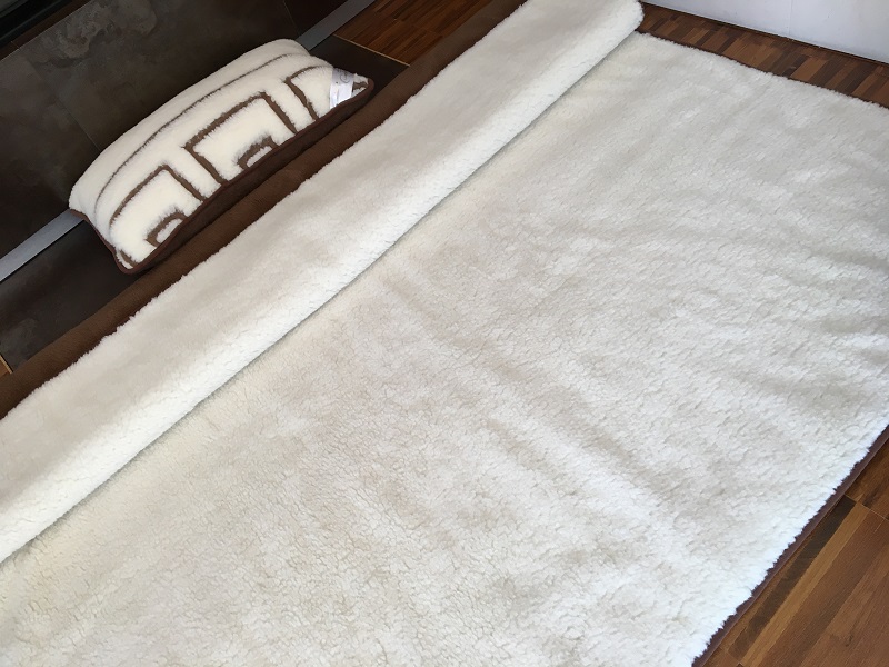 POŚCIEL WEŁNIANA CAMEL CIEMNY + MERYNOS TUMBLER GREKA 140x200 + PODKŁAD