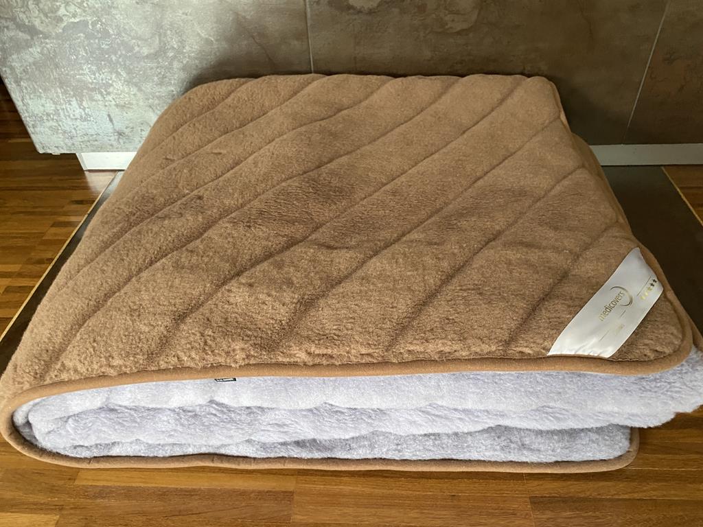 KOŁDRA Z WEŁNY ALPAKI ALPINA PASY + CAMEL CIEMNY PASY 200x200