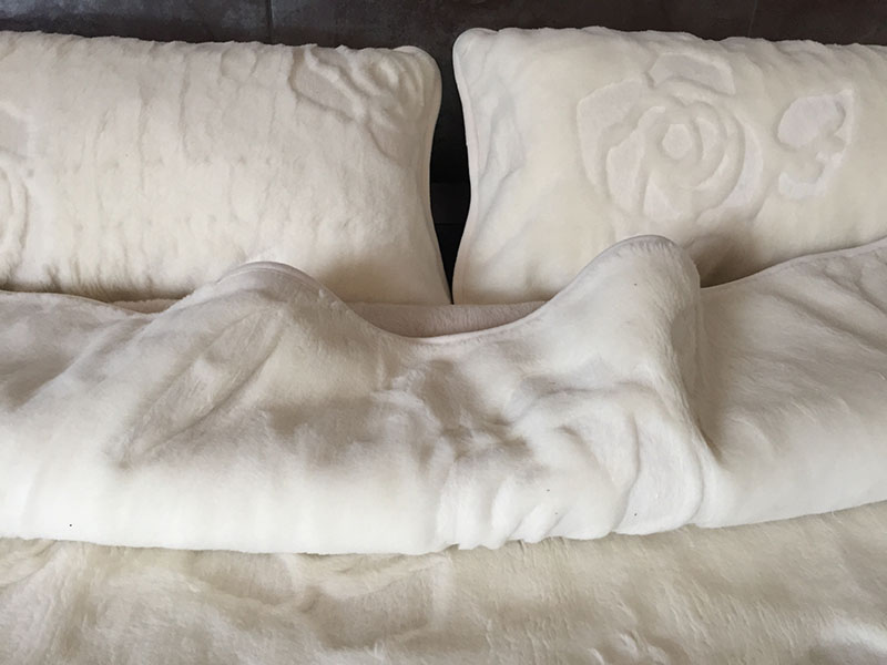 POŚCIEL WEŁNIANA CAMEL CAPPUCCINO + KASZMIR RÓŻA 220x200 + MATERAC