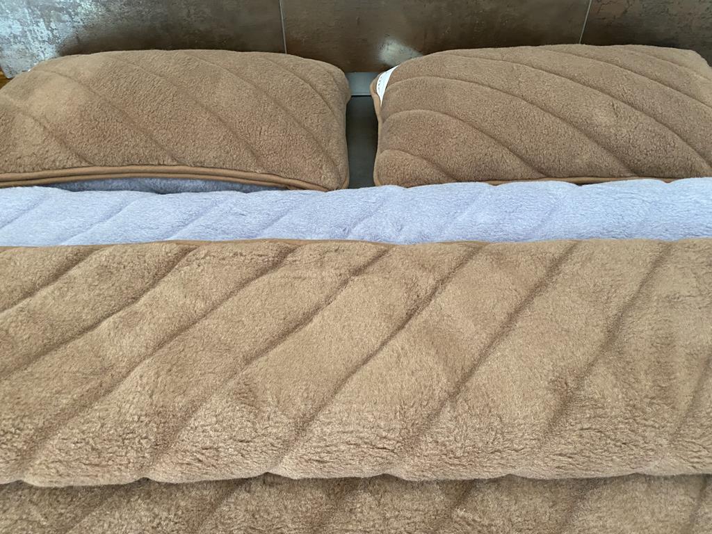 POŚCIEL WEŁNIANA ALPAKA ALPINA PASY + CAMEL CIEMNY PASY 160x200 + MATERAC