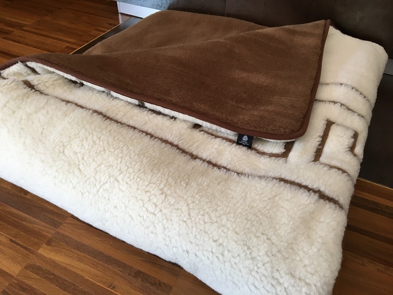 POŚCIEL WEŁNIANA CAMEL CIEMNY + MERYNOS TUMBLER GREKA 140x200 + PODKŁAD