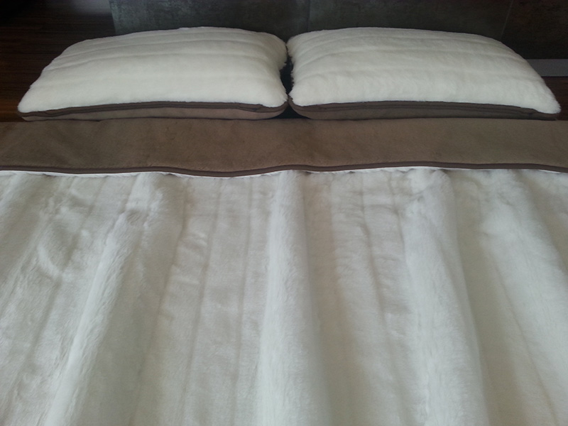 POŚCIEL WEŁNIANA CAMEL CIEMNY KRÓLEWSKI + KASZMIR LUX PASY 160x200 + MATERAC