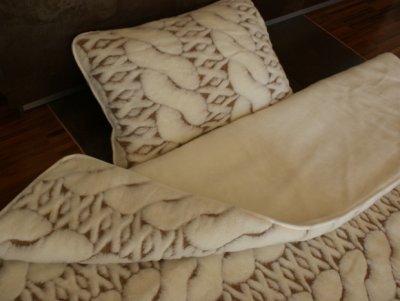 POŚCIEL Z WEŁNY CAMEL JASNY + WARKOCZ BIAŁY 140x200