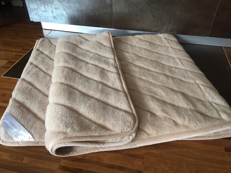 KOC WEŁNIANY CAMEL JASNY PASY 140x200