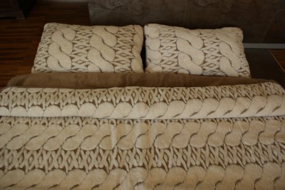POŚCIEL WEŁNIANA CAMEL WARKOCZ Z WEŁNY CAMEL 200x200 + PODKŁAD
