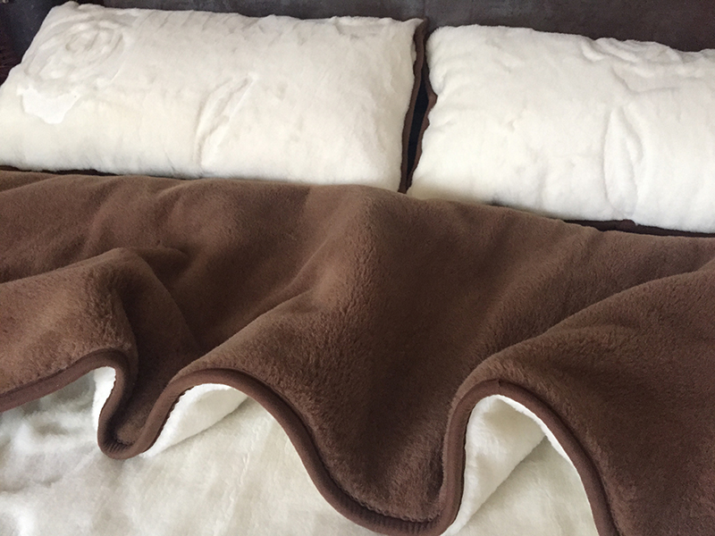 POŚCIEL WEŁNIANA CAMEL CIEMNY + KASZMIR RÓŻA 200x200