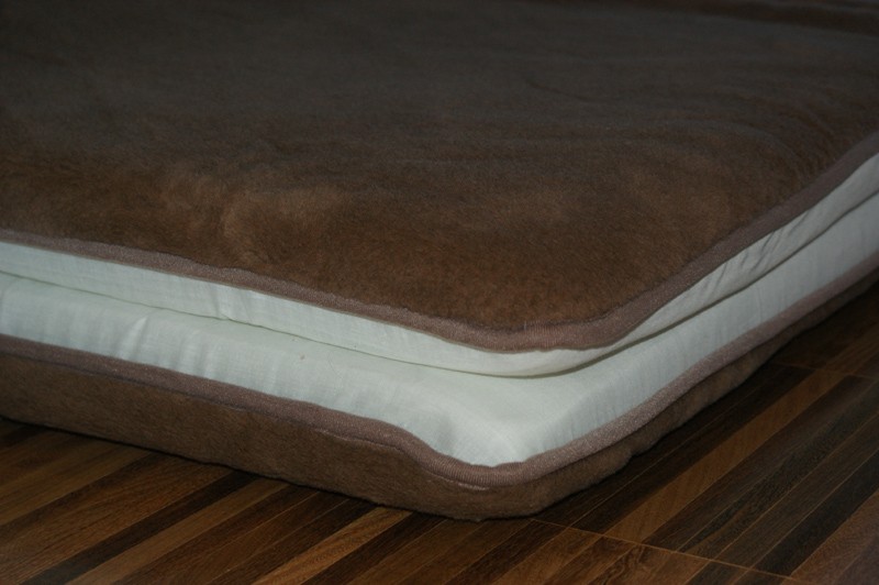 POŚCIEL WEŁNIANA CAMEL CIEMNY KRÓLEWSKI + KASZMIR LUX PASY 160x200 + MATERAC