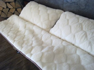 POŚCIEL WEŁNIANA CAMEL CIEMNY + KASZMIR WYTŁACZANY 160x200 + MATERAC