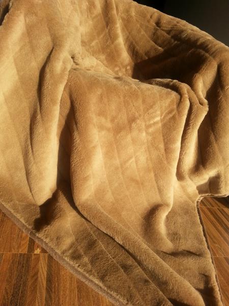 KOC WEŁNIANY CAMEL PASY 140x200