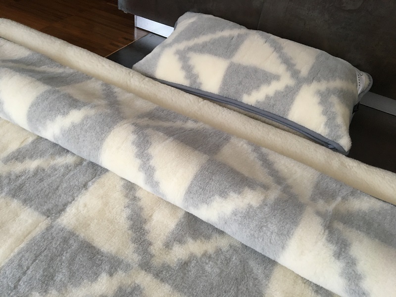 POŚCIEL Z WEŁNY ALPAKI TRIANGOLI + MERYNOS TUMBLER 140X200 + MATERAC