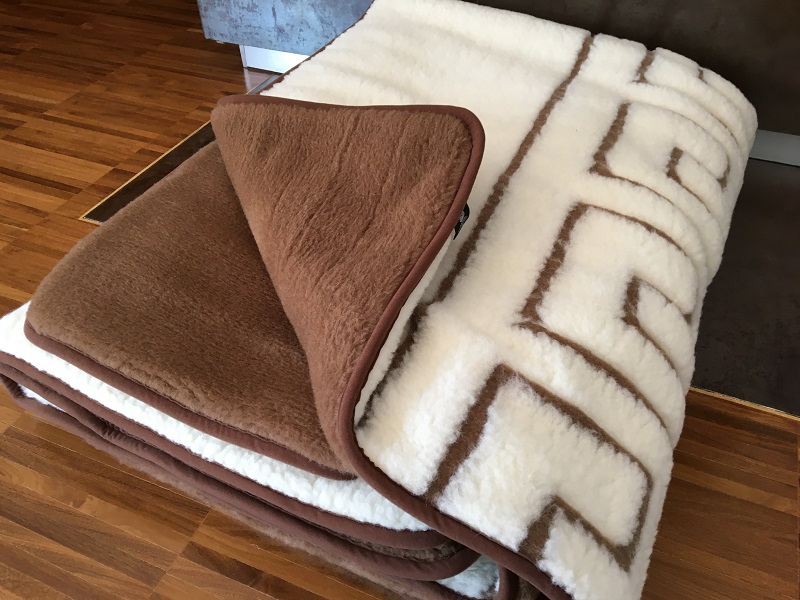 POŚCIEL WEŁNIANA CAMEL CIEMNY + MERYNOS TUMBLER GREKA 140x200 + PODKŁAD