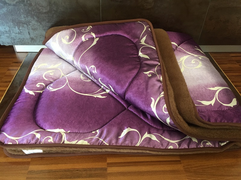 KOŁDRA WEŁNIANA CAMEL CIEMNY SATYNA VIOLET 140x200
