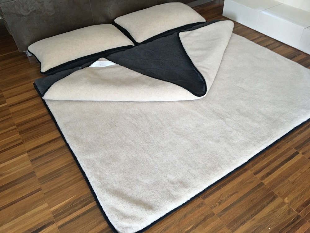 POŚCIEL WEŁNIANA ALPAKA CIEMNA CARO + CAMEL JASNY 240x200 + MATERAC