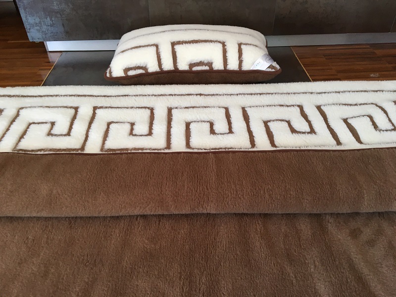 POŚCIEL WEŁNIANA CAMEL CIEMNY + MERYNOS TUMBLER GREKA 140x200 + PODKŁAD