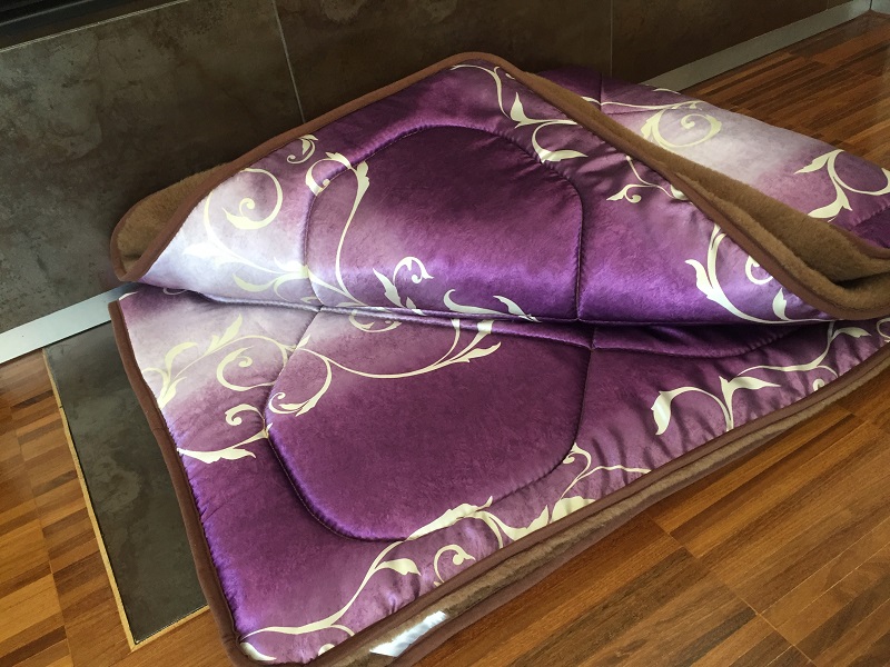 KOŁDRA WEŁNIANA CAMEL CIEMNY SATYNA VIOLET 140x200