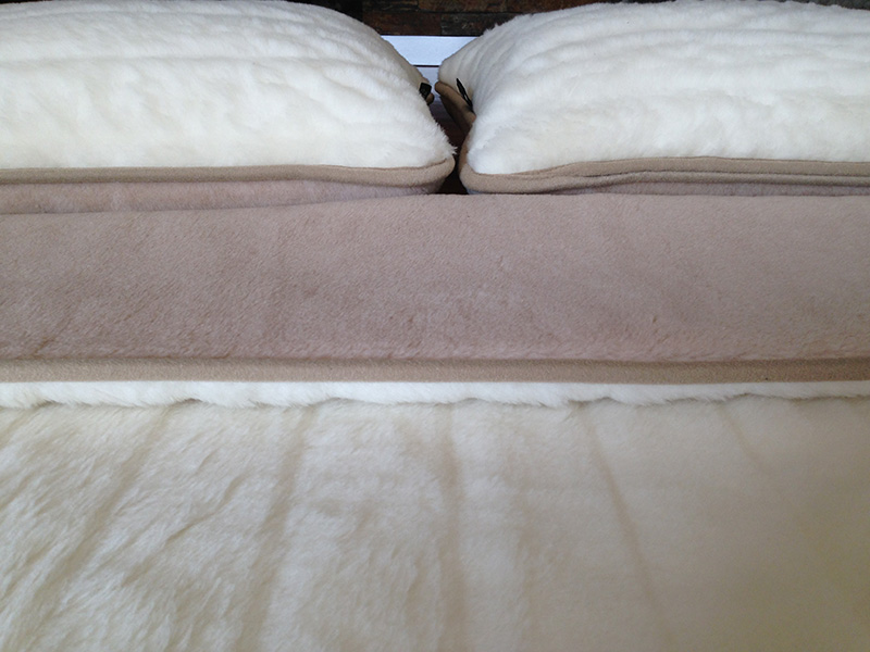 POŚCIEL WEŁNIANA CAMEL JASNY CAPPUCCINO + KASZMIR LUX PASY 240x200 + MATERAC