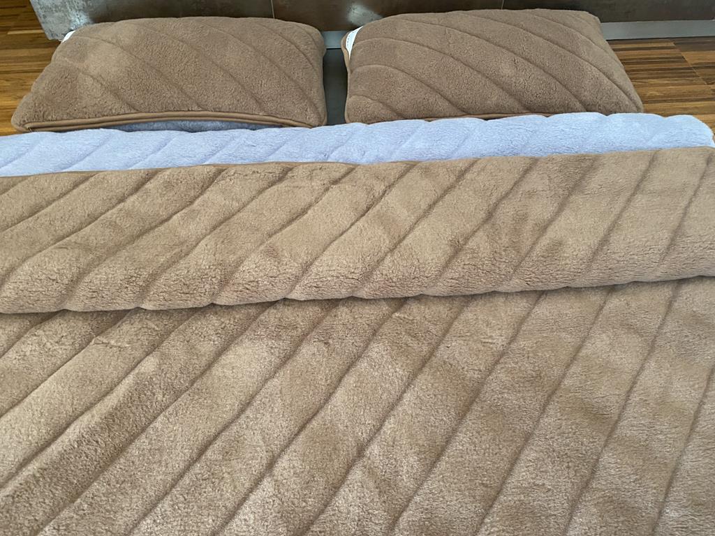 POŚCIEL WEŁNIANA ALPAKA ALPINA PASY + CAMEL CIEMNY PASY 160x200 + MATERAC