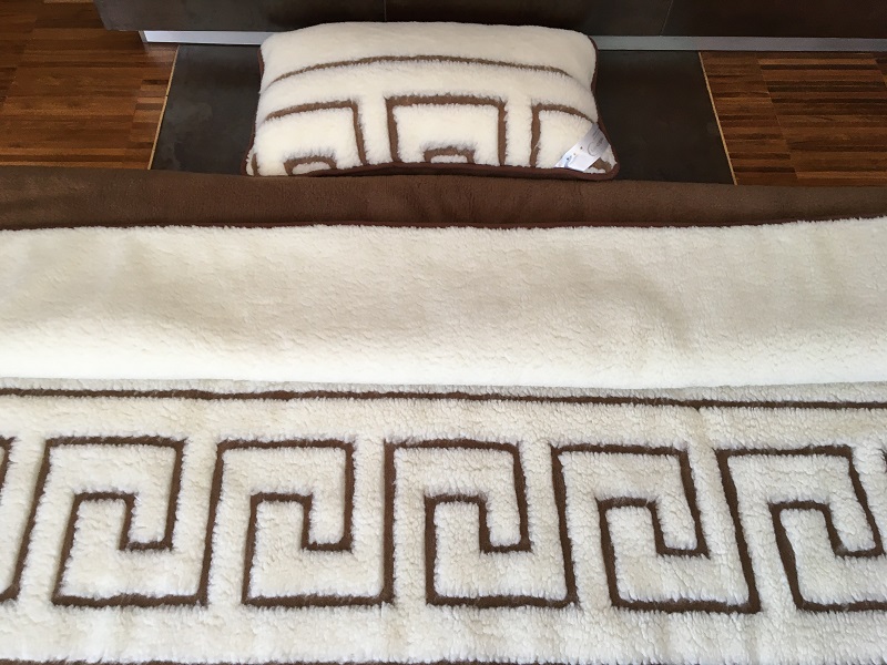 POŚCIEL WEŁNIANA CAMEL CIEMNY + MERYNOS TUMBLER GREKA 140x200 + PODKŁAD