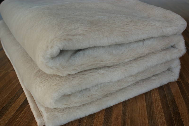 POŚCIEL WEŁNIANA CAMEL JASNY CAPPUCCINO + KASZMIR LUX PASY 240x200 + PODKŁAD