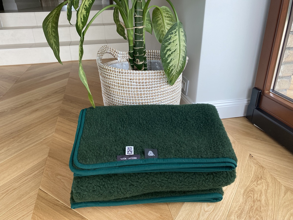 KOC WEŁNIANY MERYNOS TUMBLER MOCNA ZIELEŃ 140X200