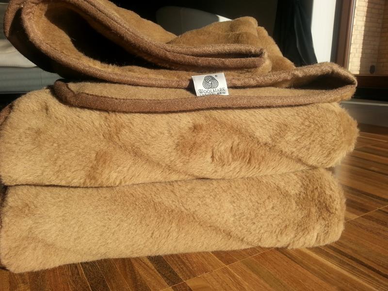 KOC WEŁNIANY CAMEL PASY 140x200