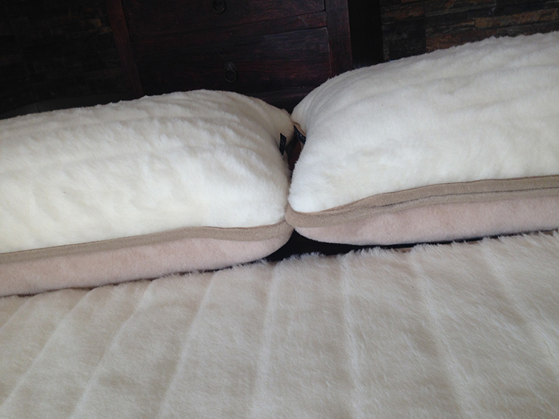 POŚCIEL WEŁNIANA CAMEL JASNY CAPPUCCINO + KASZMIR LUX PASY 240x200 + MATERAC