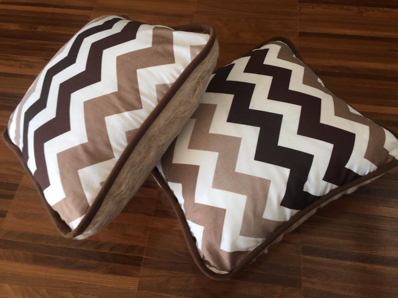 PODUSZKA WEŁNIANA 40x45 CAMEL CAPPUCINO PASY