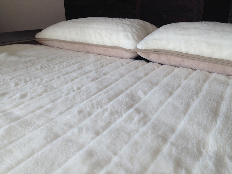 POŚCIEL WEŁNIANA CAMEL JASNY CAPPUCCINO + KASZMIR LUX PASY 240x200 + MATERAC